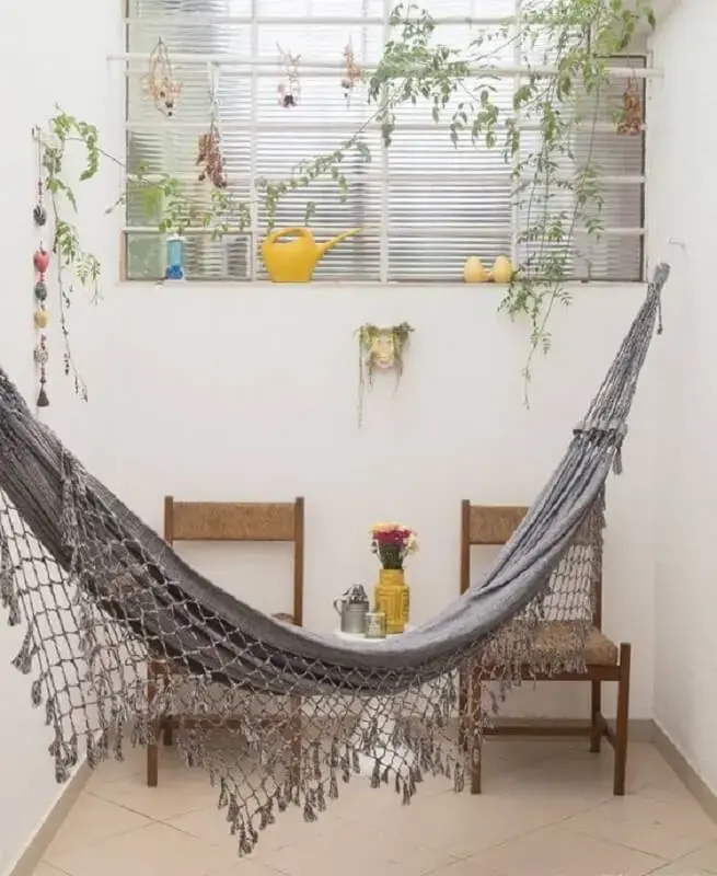 decoração simples com rede de descanso cinza Foto Histórias de Casa