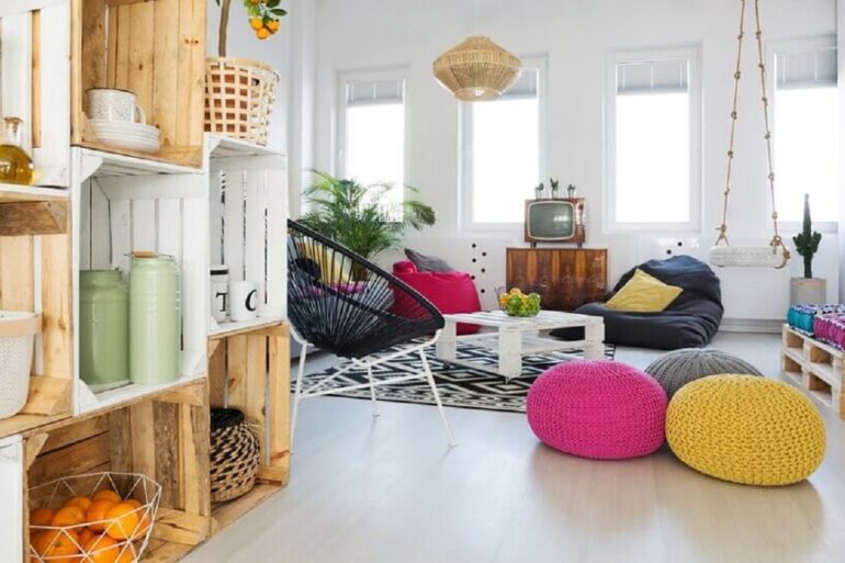 decoração simples para apartamento com pallets e caixotes de madeira