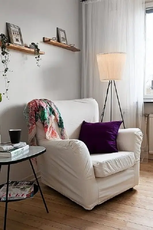 decoração simples para sala com luminária de chão para leitura Foto Simples Decoração
