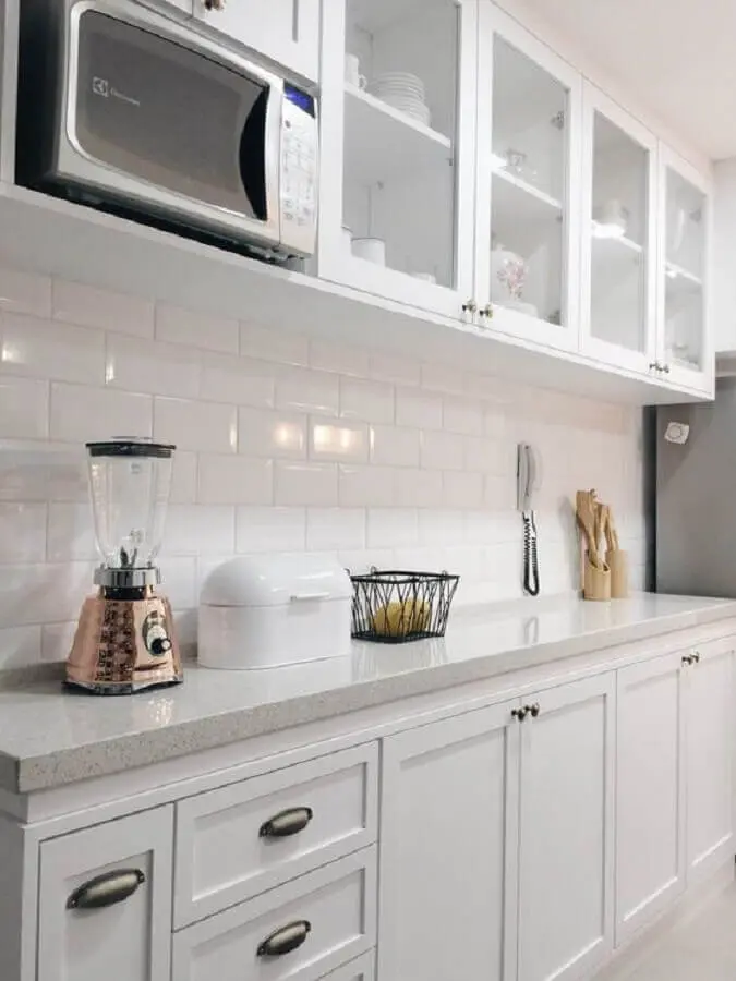 design clássico para armário de cozinha sob medida branca Foto Pinterest