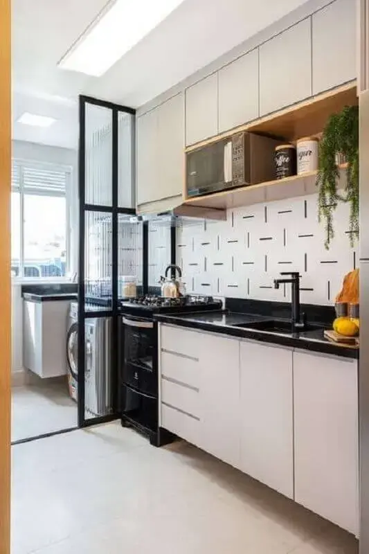 divisória de vidro para cozinha de apartamento pequeno com lavanderia Foto Mariana Orsi