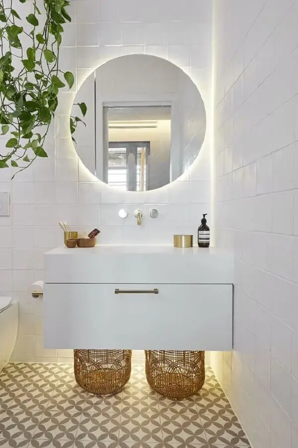 espelho redondo para banheiro branco pequeno com iluminação embutida Foto Futurist Architecture