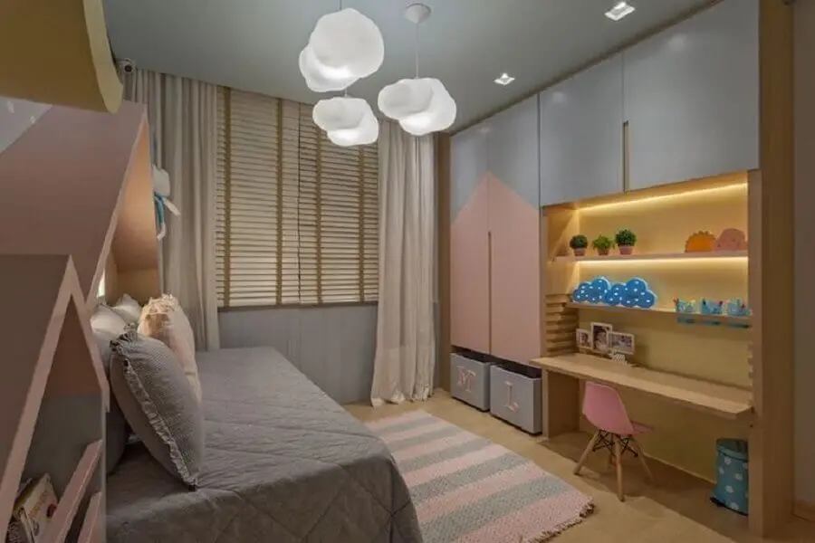luminária nuvem para decoração de quarto infantil completo planejado Foto Henrique Queiroga