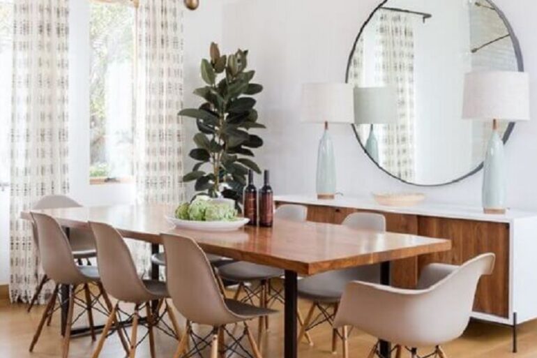 mesa de jantar industrial para sala de jantar clean com espelho redondo grande Foto J. Kurtz Design