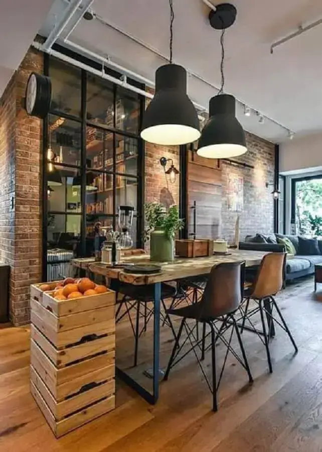 mesa industrial com acabamento rústico para decoração de casa conceito aberto Foto Casa de Valentina