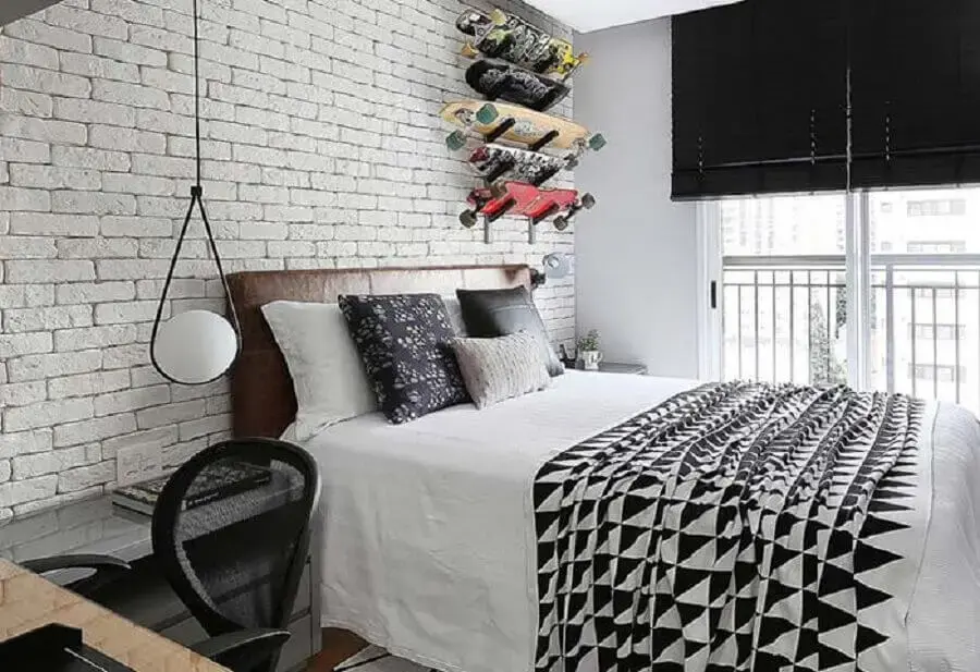 papel de parede tijolinho branco para decoração de quarto com cabeceira de couro Foto Pinterest