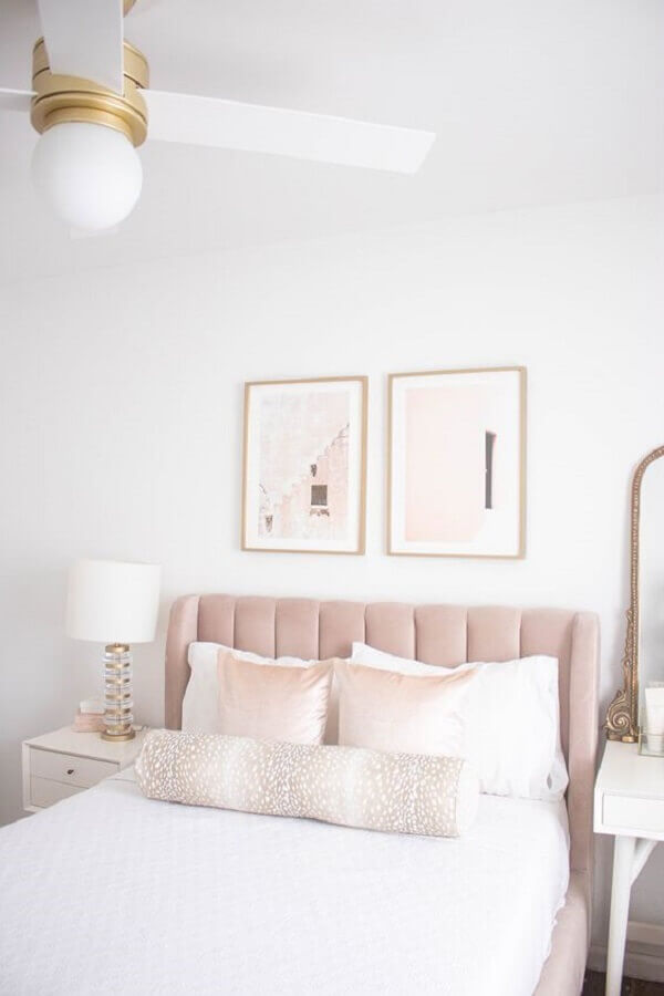 quarto de casal minimalista decorado com quadro para parede branca Foto Teresa Caruso