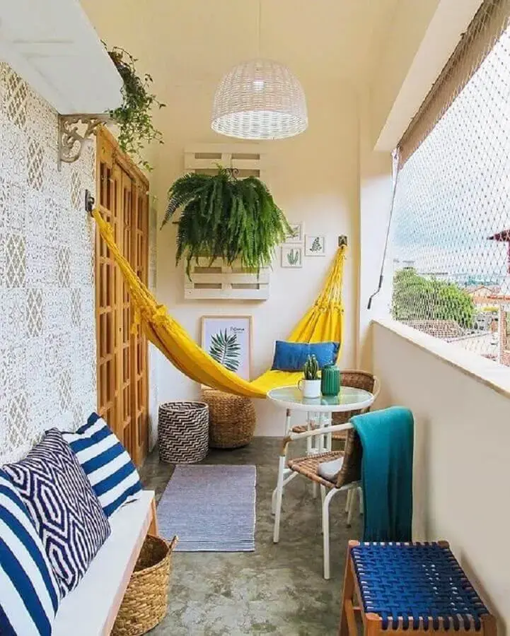 rede de descanso amarela para decoração de varanda pequena e simples Foto Pinterest