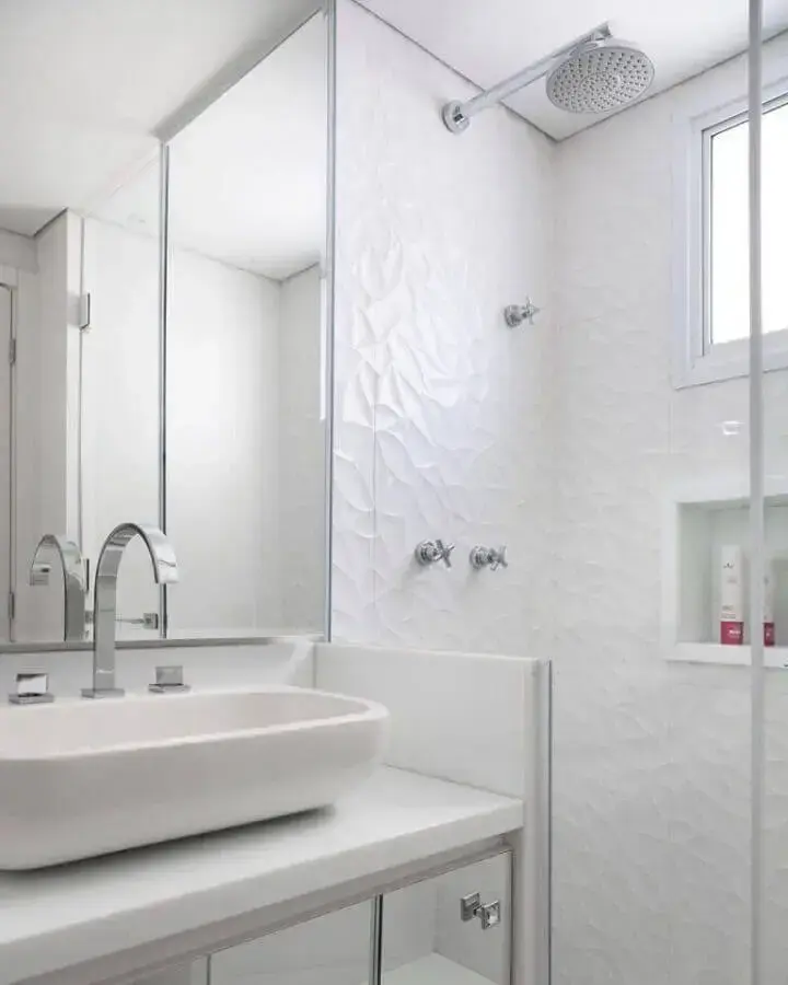 revestimento de parede branca 3d para decoração de banheiro Foto Karen Piscane