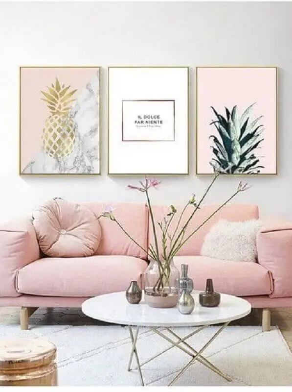 sala de estar clean decorada com sofá rosa candy colors Foto Pinterest