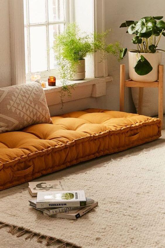 Sofá confortável com almofada futon