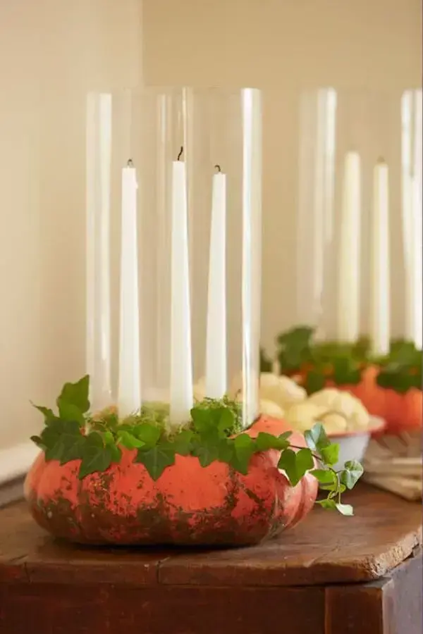 As velas podem fazer parte da decoração com abóbora de halloween