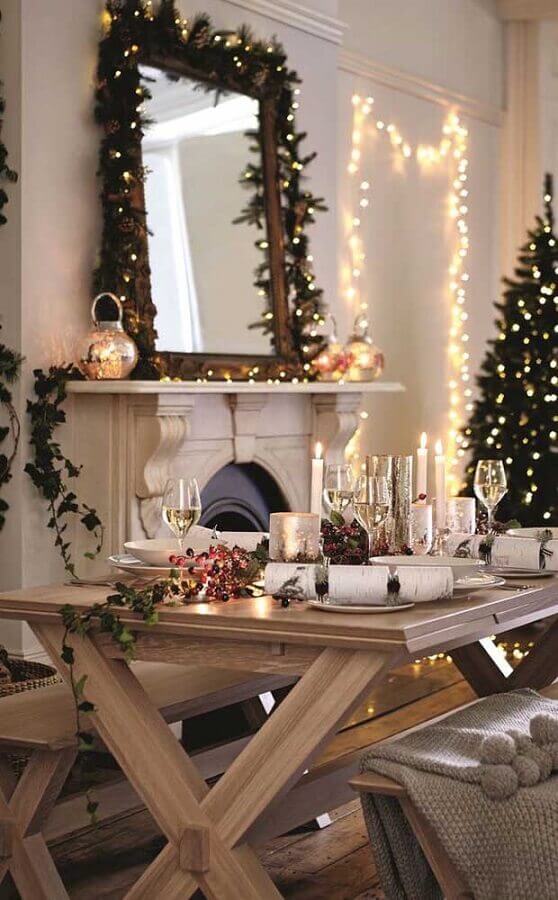 Decoração simples com luzes de Natal para sala de jantar Foto Decor Fácil