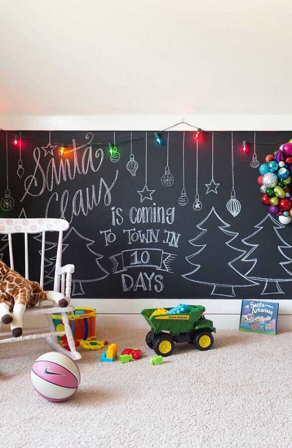 Luzes de Natal coloridas para decoração de cantinho de brincar Foto Decor Fácil