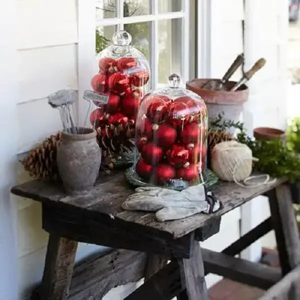 Reserve um cantinho especial para formar a decoração de natal para jardim externo