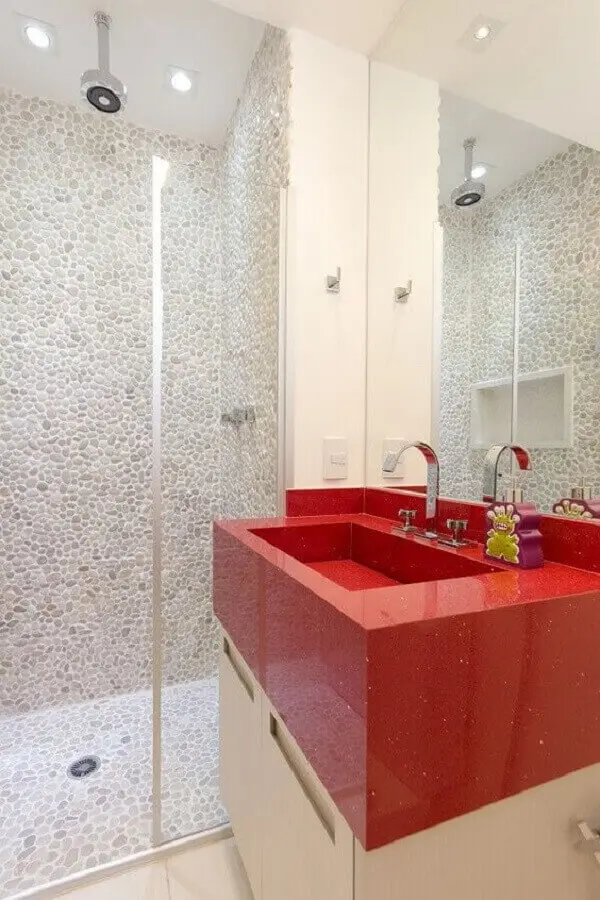 decoração clean para banheiro vermelho e branco  Foto Pinterest