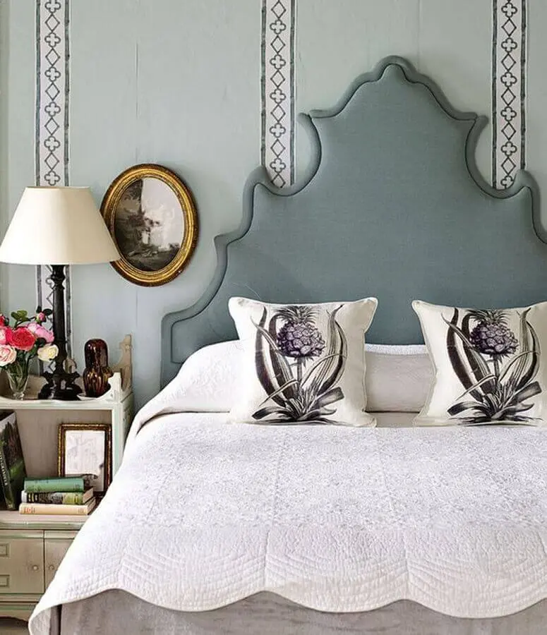 decoração clássica e romântica para quarto com cabeceira estofada cinza Foto All Decor Boutique