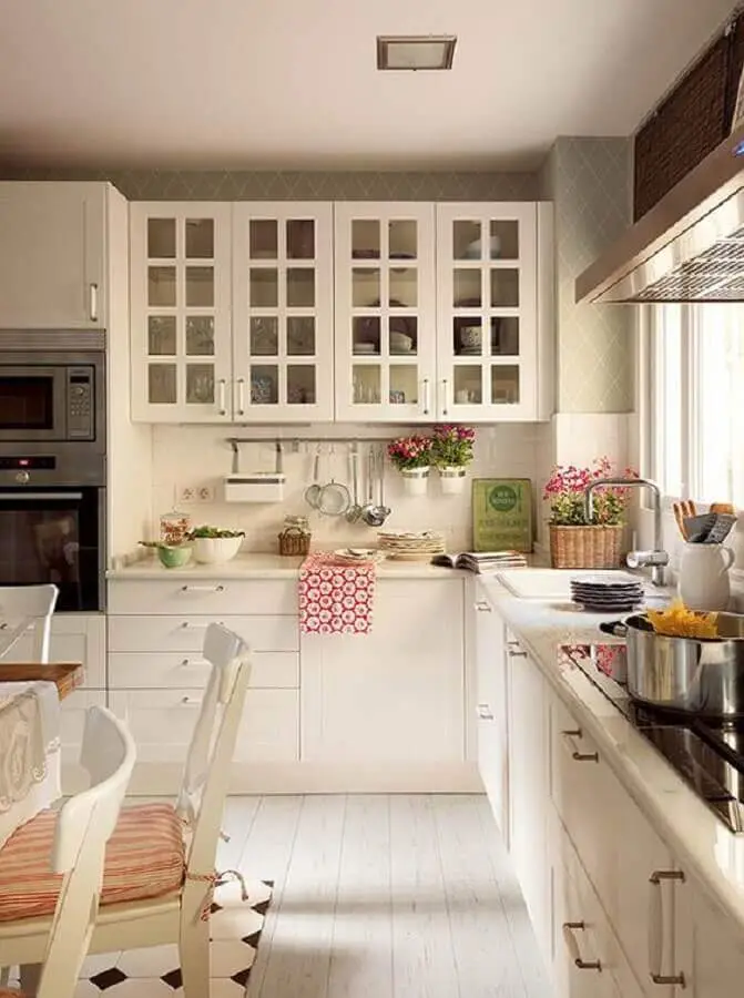 decoração clássica para cozinha planejada de canto toda branca Foto Pinterest