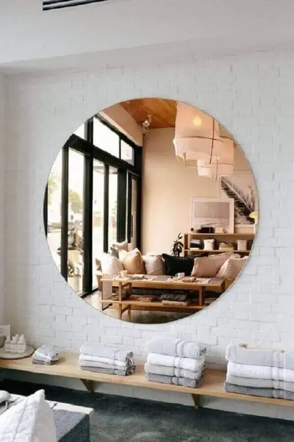 decoração com espelho redondo sem moldura bronze Foto Pinterest