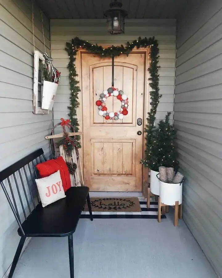 decoração com festão de Natal para porta de entrada Foto Christmas Glitter