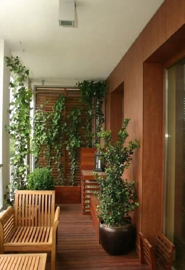 decoração com plantas para varanda de madeira Foto Deavita