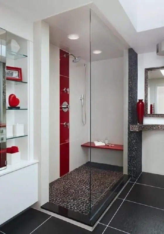 decoração de banheiro vermelho e branco amplo Foto Pinterest
