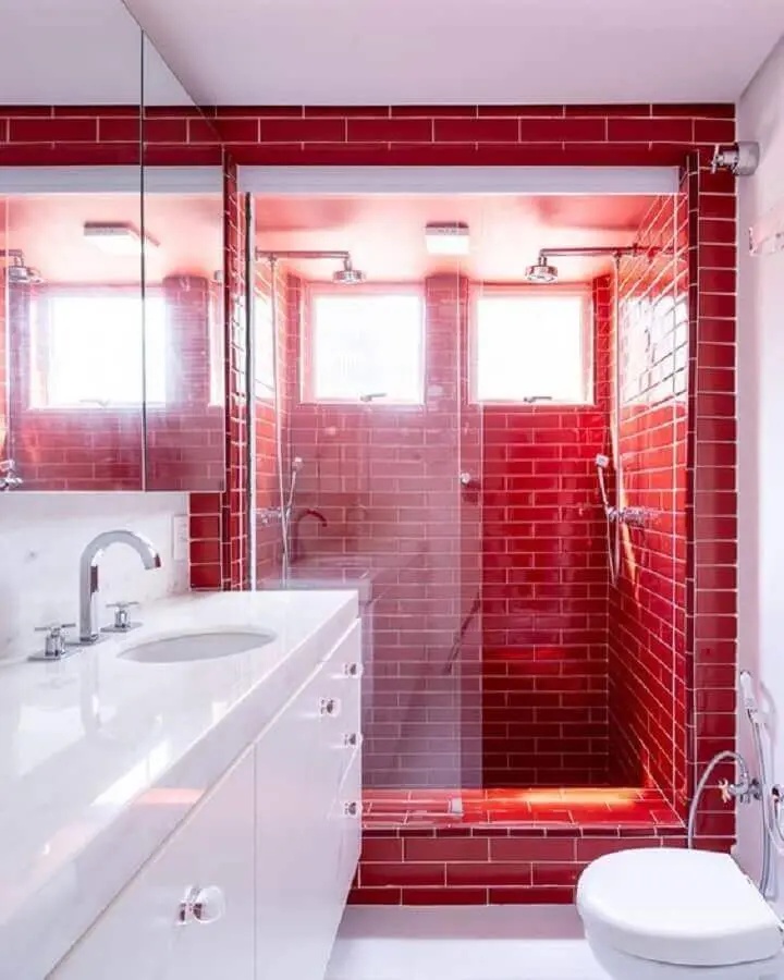 decoração de banheiro vermelho e branco planejado Foto Casa de Valentina