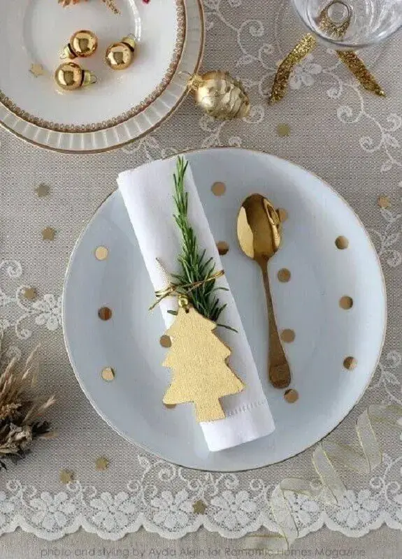 decoração de mesa natalina branca e dourada Foto Pinterest