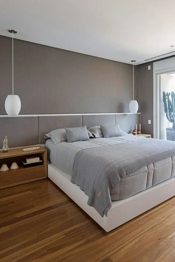 decoração de quarto com cabeceira cinza e luminária de cabeceira de teto Foto Casa de Valentina
