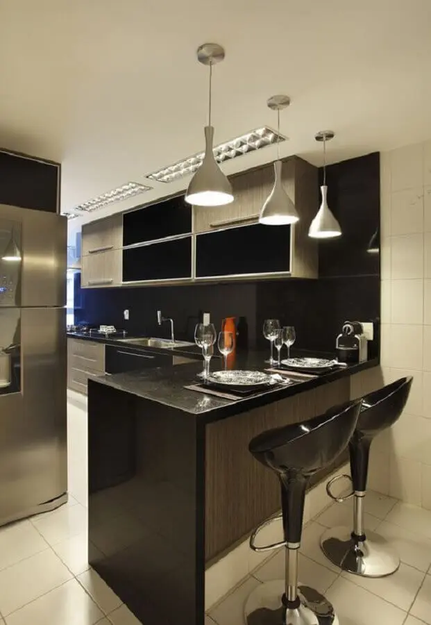 decoração moderna com pendente para bancada de cozinha americana preta Foto Conexão Décor