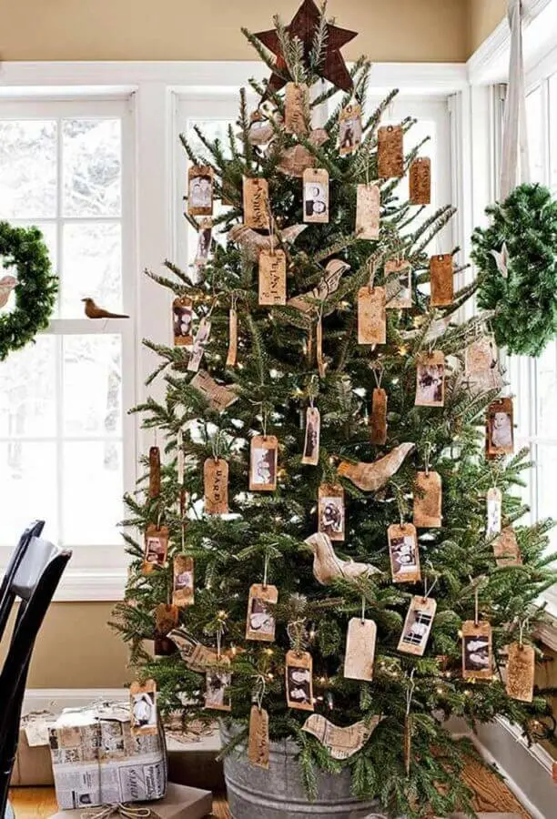 Árvore de natal diferente com decoração rústica