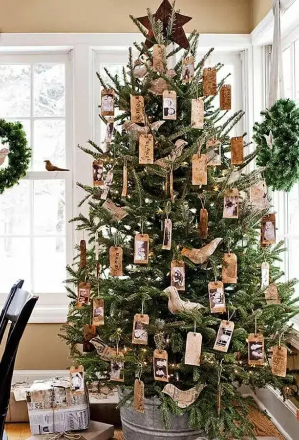 decoração rústica para árvore de natal grande Foto The Interior Designer