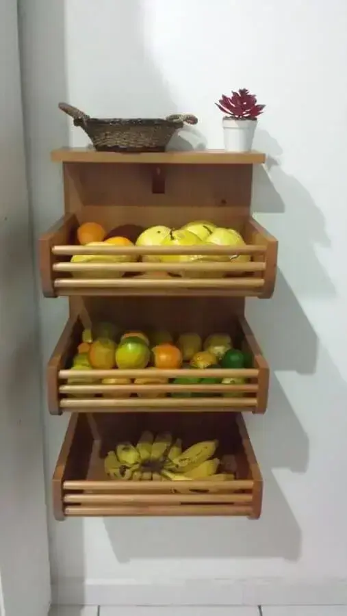 decoração simples com fruteira de madeira para parede Foto Meu Móvel de Madeira
