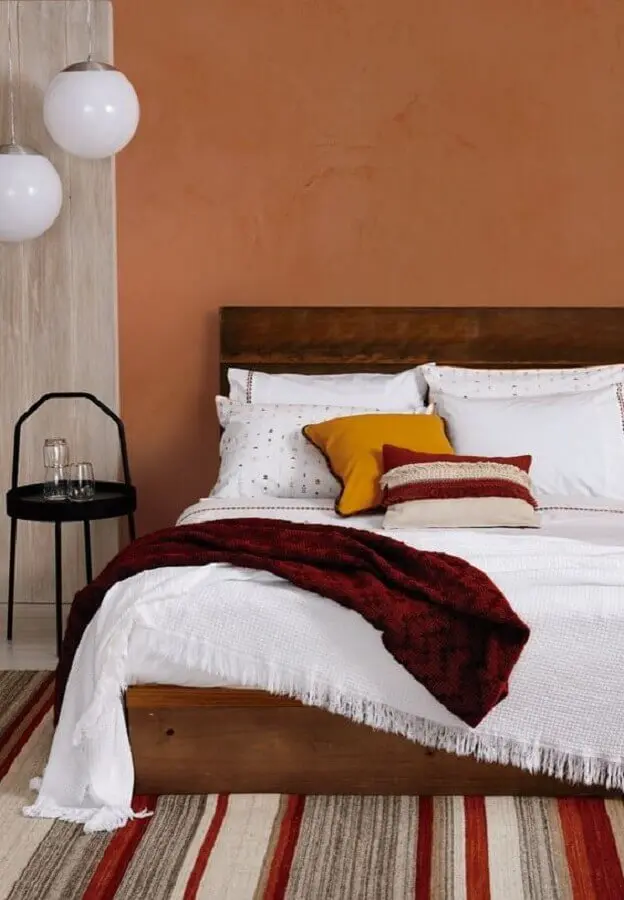 decoração tons terrosos para quarto simples com cama de madeira Foto Rede Angeloni