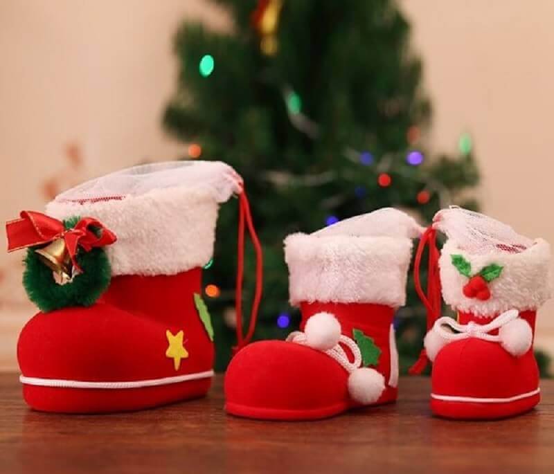 dicas de enfeites natalinos com botas de papai noel casa Fonte Pinterest