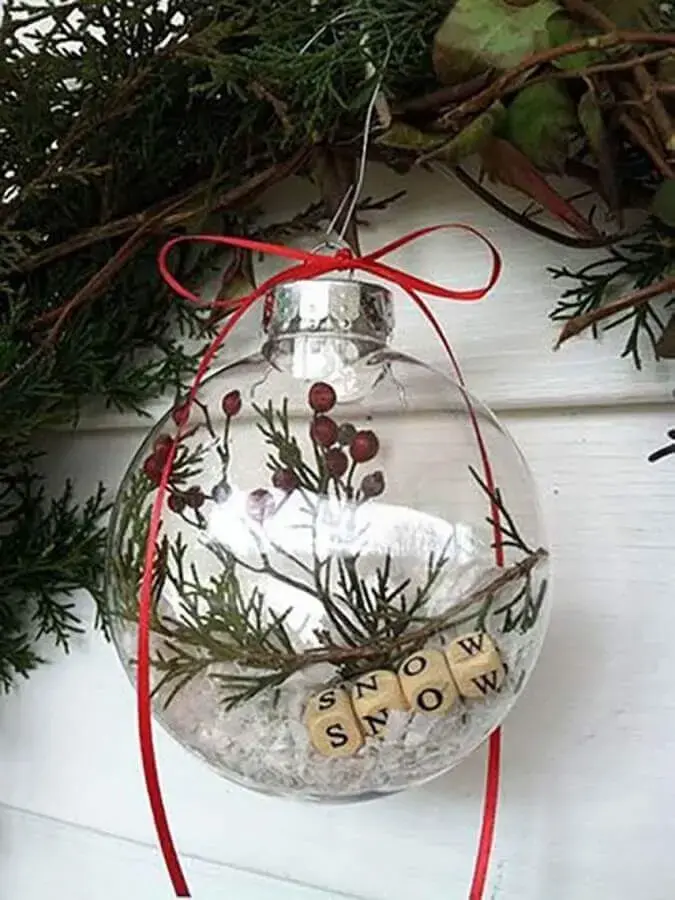 enfeite natalino para árvore com bola transparente decorada Foto Wattpad