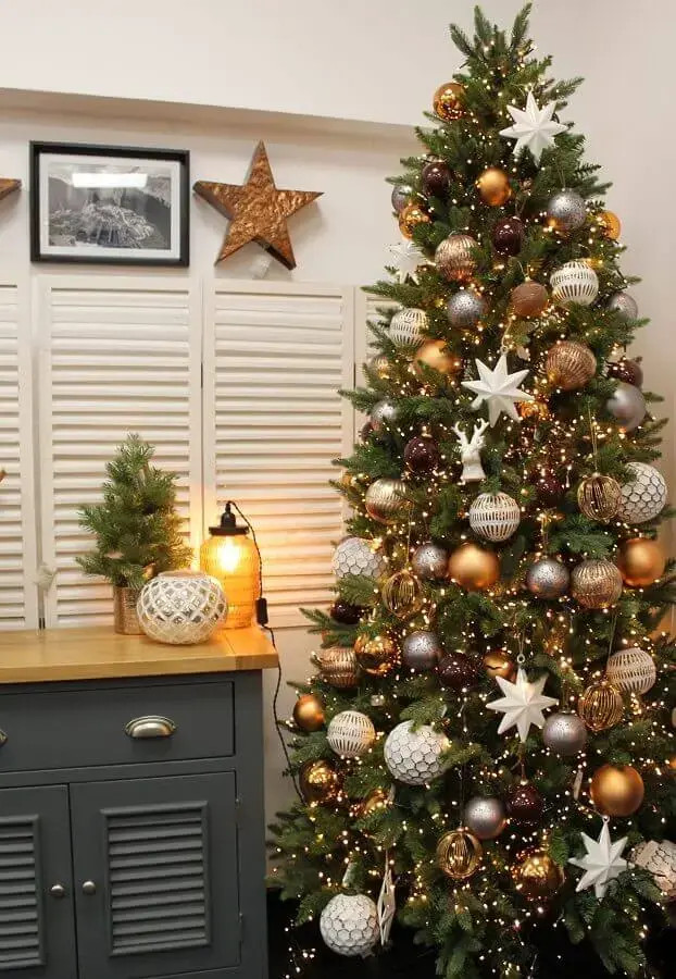 enfeite natalino para árvore dourada e prata Foto Pinterest