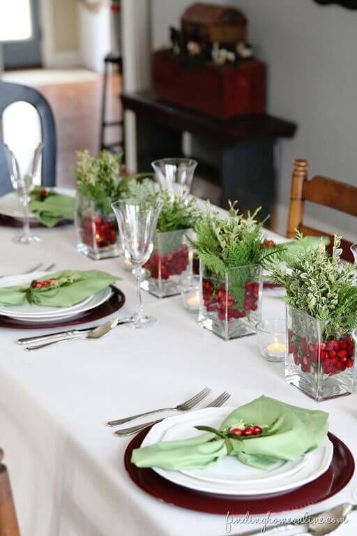 Enfeites de natal para mesa com guardanapo verde simples