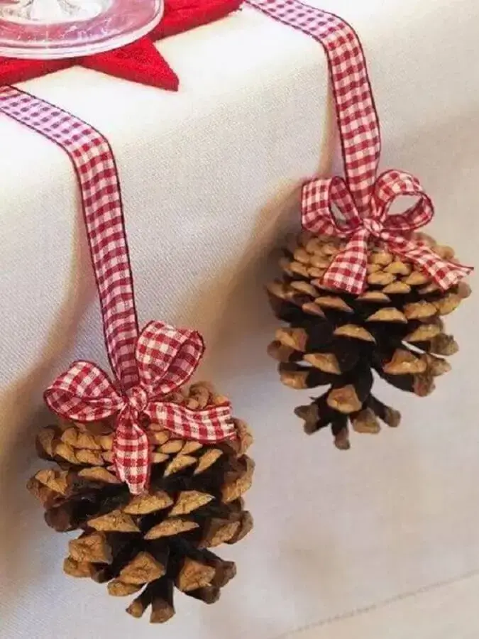 creative ideas Christmas decoration with pinecones Photo Follow The Colours