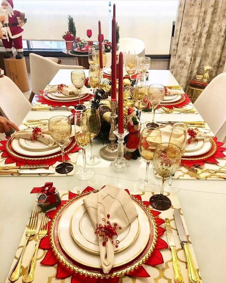 ideias para decorar mesa de Natal vermelha e dourada Foto My Home 402