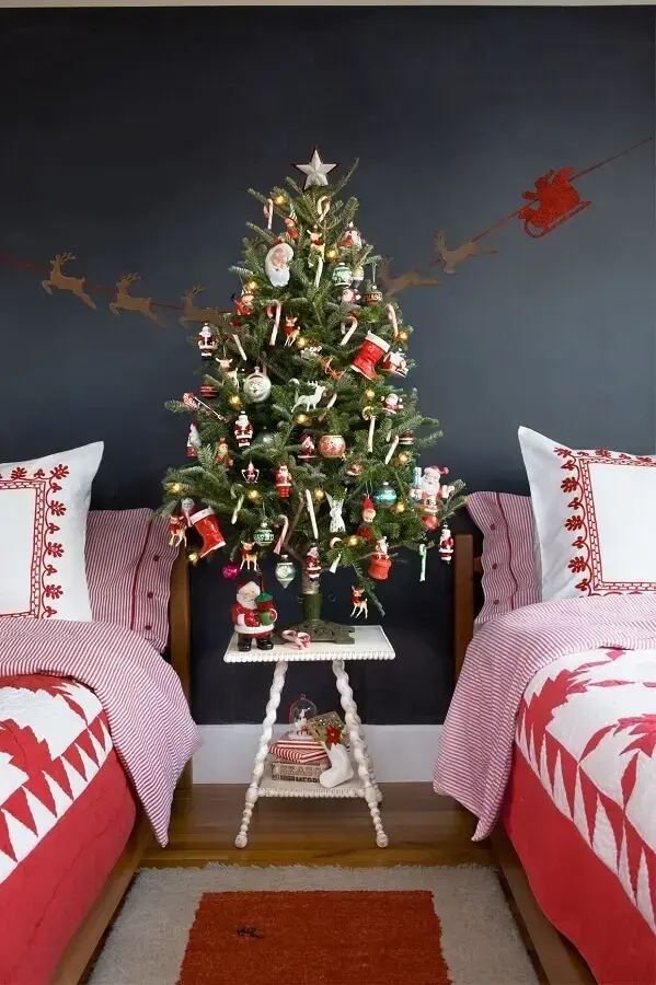 ideias para decorar árvore de Natal no quarto Foto Society Letters