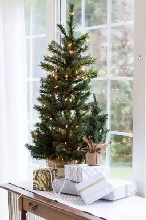 ideias para decorar árvore de Natal pequena com pisca pisca Foto Pinterest