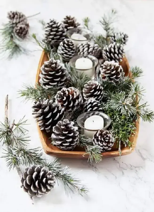 ideas for Christmas decoration with pinecones and candles Photo A Piece of Rainbow