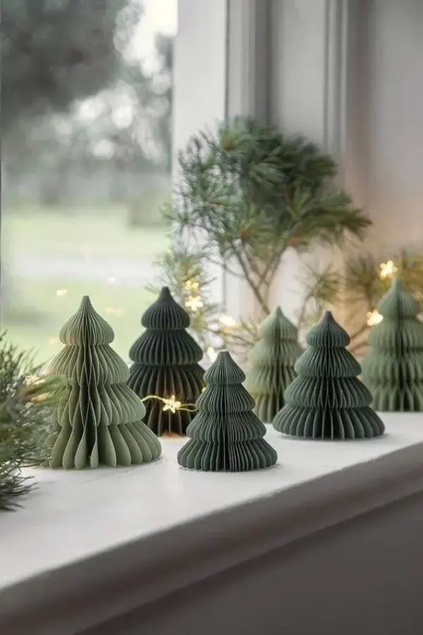 ideias para decoração de Natal moderna com mini árvores verdes Foto heiter & hurtig