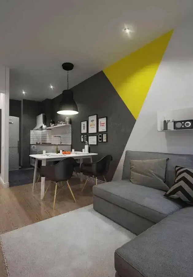 pintura de parede geométrica para decoração de casa cinza com ambientes integrados Foto Arquiteta Evelyn Luci