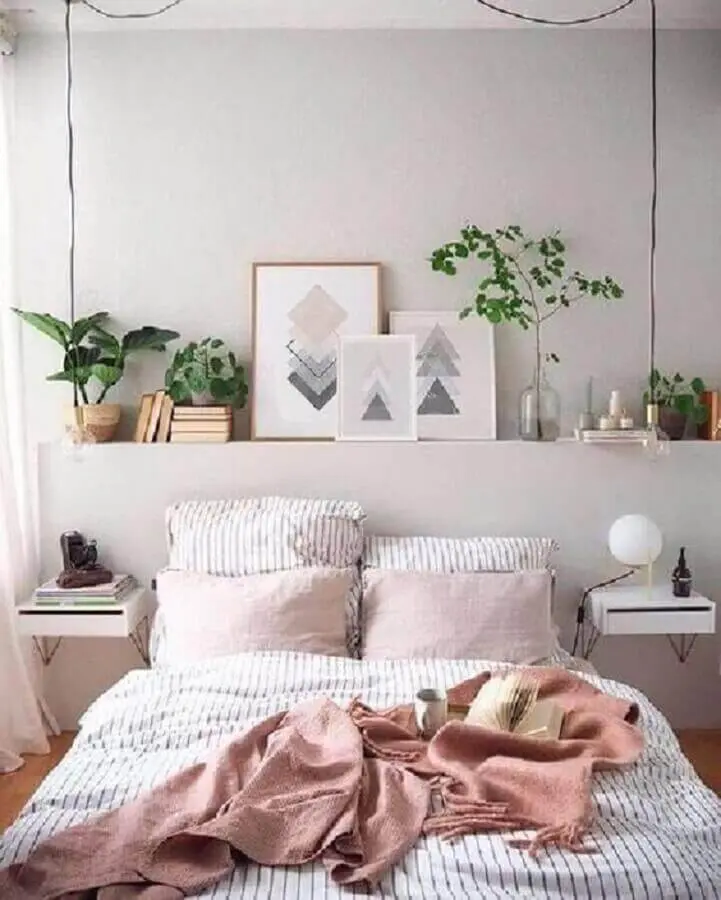 prateleira para plantas para decoração de quarto de casal planejado clean Foto Pinterest