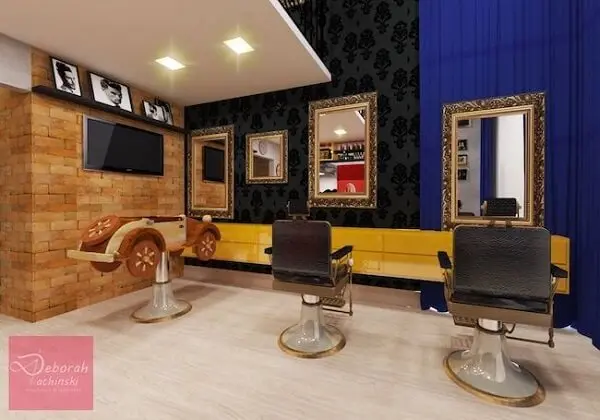 A cortina azul e o móvel amarelo traz um toque sofisticado e divertido par aa decoração de barbearia