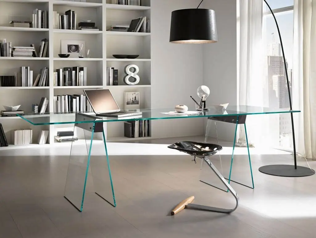 A mesa de vidro para escritório é uma excelente opção de mobiliário