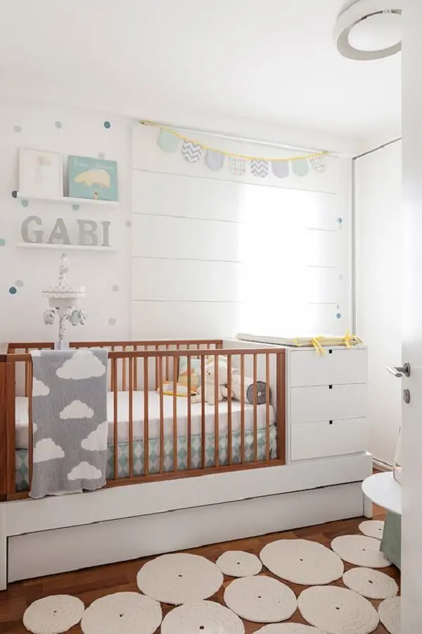 Modelo aconchegante de berço com gaveta para quarto de bebê