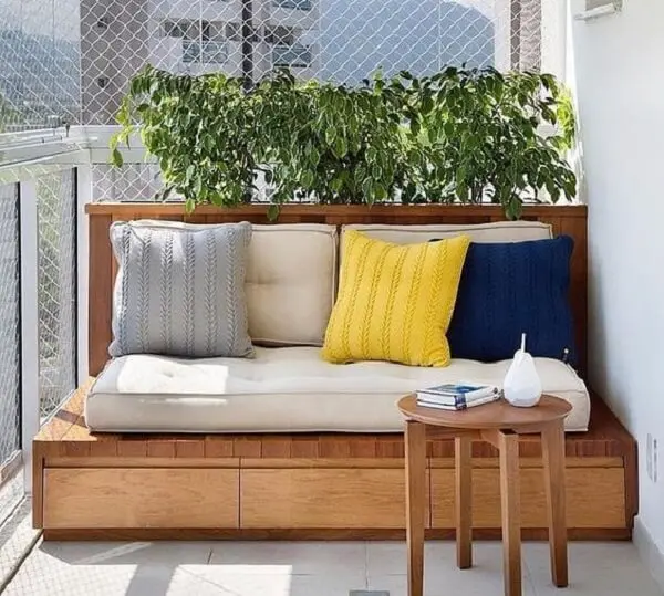 O sofá baú para varanda traz conforto aos moradores